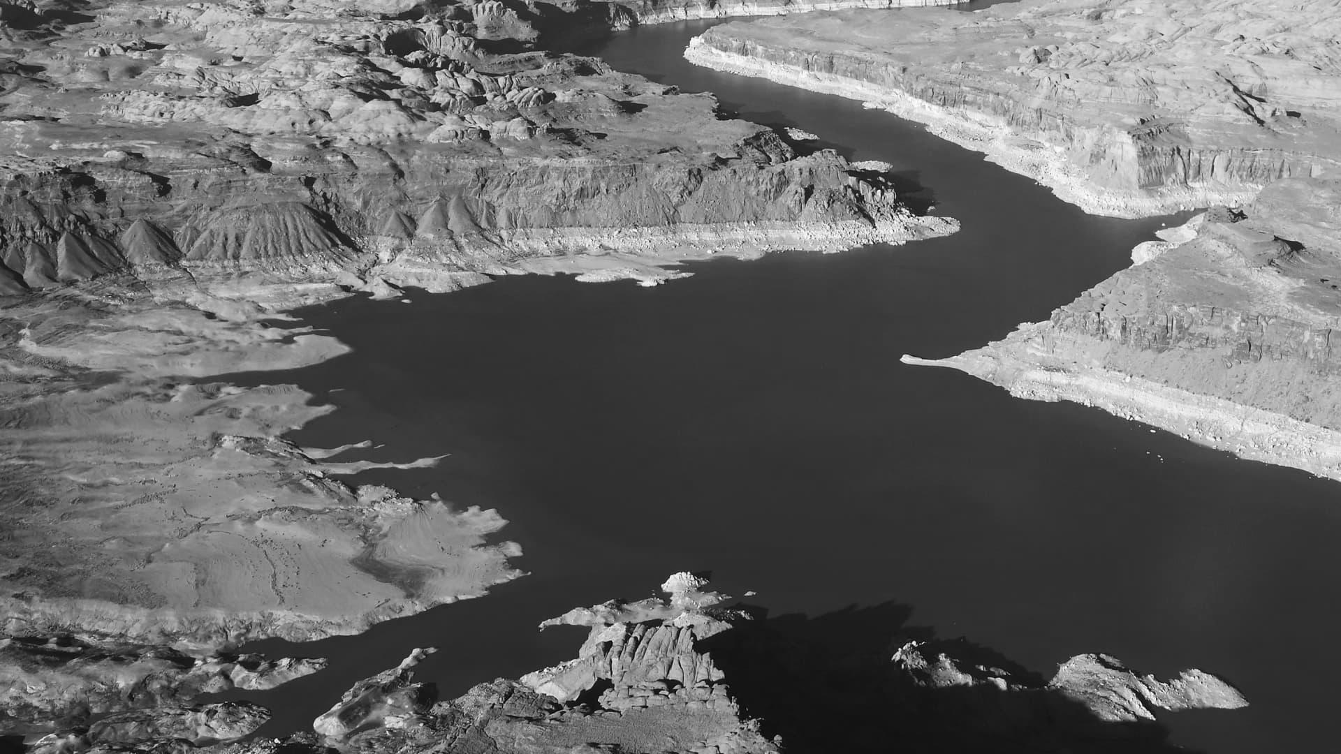 Lake Powell Glen Canyon Dam water launch delayed on account of drought