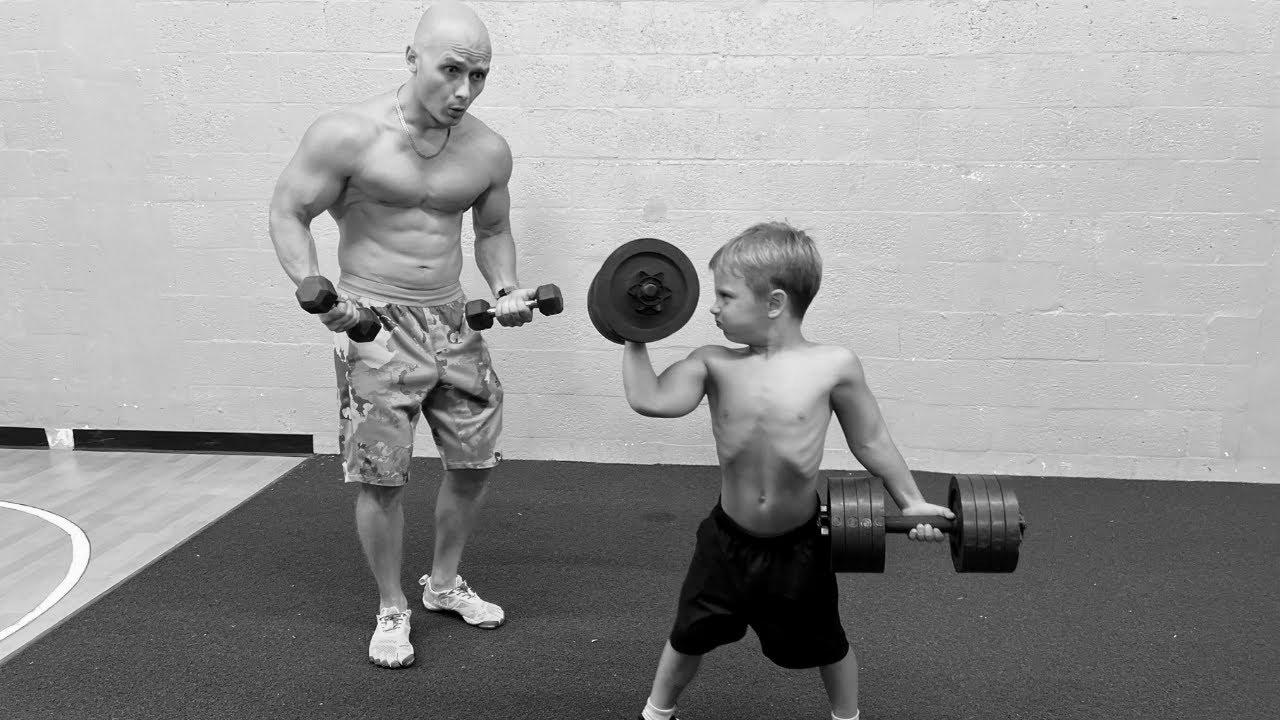 How to turn out to be STRONG?!  5 Year Old Boy Lifts Heavy Weights